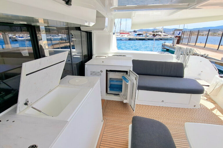 Week charter Lagoon 46 Blue Regeneration 04