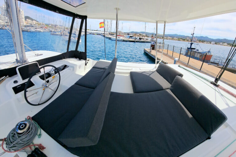 Week charter Lagoon 46 Blue Regeneration 08