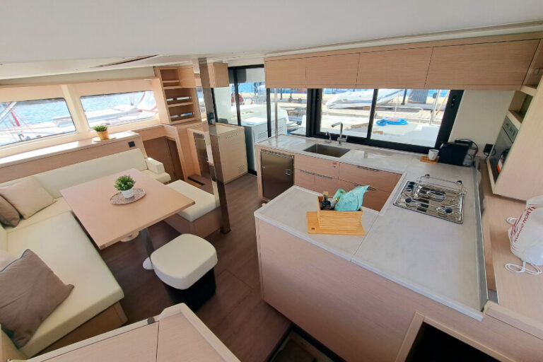 Week charter Lagoon 46 Blue Regeneration 11