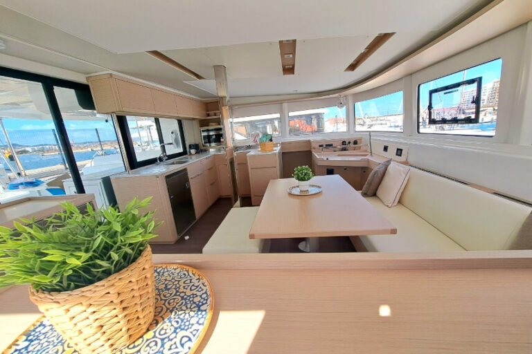 Week charter Lagoon 46 Blue Regeneration 12