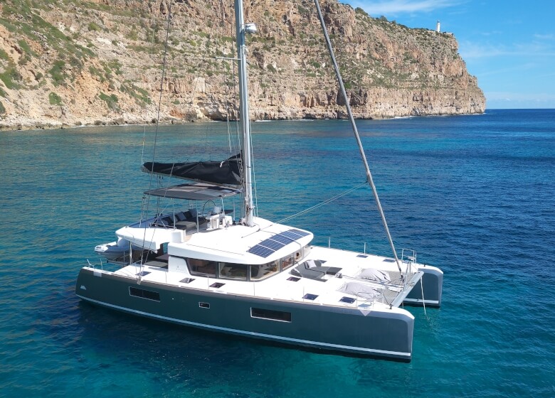 Week charter Ibiza Lagoon 52F